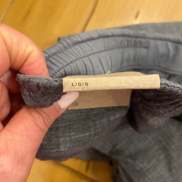 Nike Men’s Yoga Unlined Standard Fit Gray Athletic Shorts Pockets New large - Picture 7 of 15